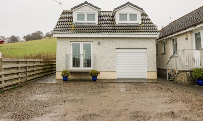 Biggar Cottage | GREENMOUNT COTTAGE, pet friendly, character holiday cottage in Biggar