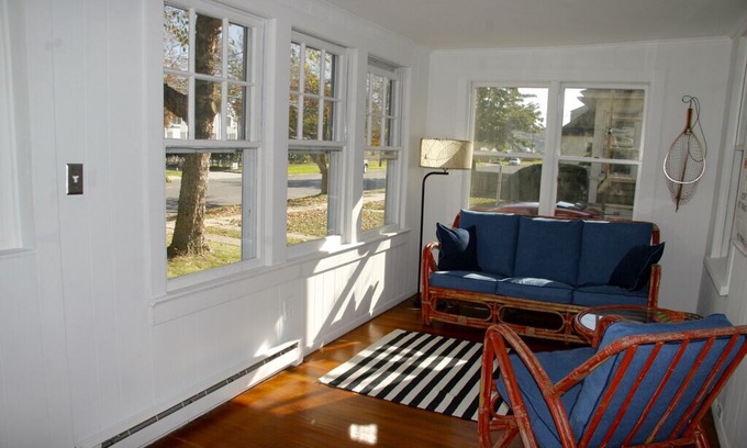 Pipes Cove House | Greenport/West Dublin Stylish Beach House-1/2 Block From the Beach