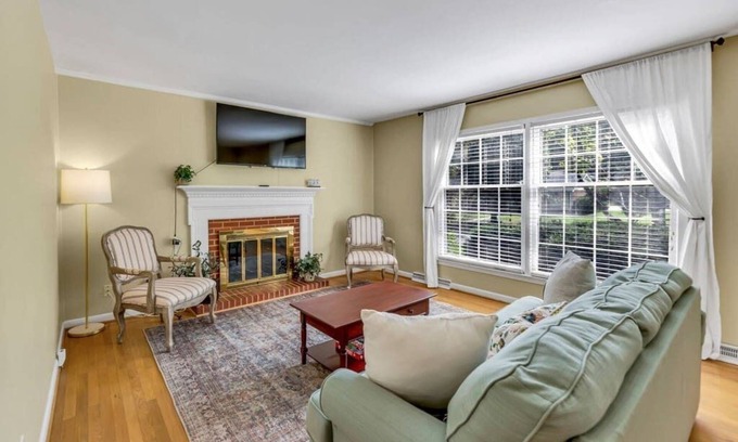 Greensboro House | Greensboro Getaway! Close 2 Everything! EZ checkIn