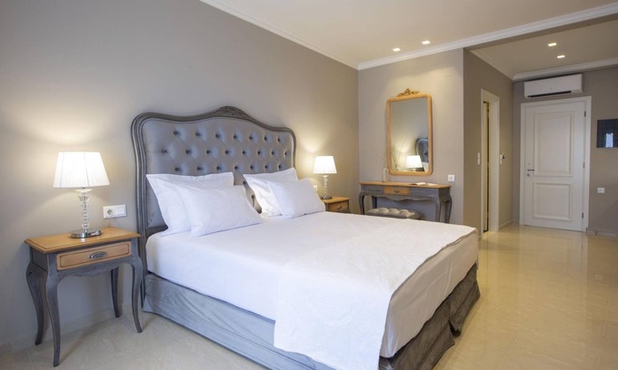 Nidri House | Grey Suite - VK Luxury Suites - Private Parking