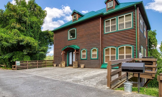 Gatlinburg RV Rental | Greystone, Hot Tub, Game Room, FREE Attraction tickets each paid day, Pool Table