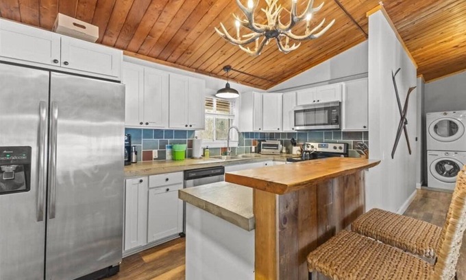Stowe Area Apartment | Griffin Chalet 1 ~ mile to Stowe