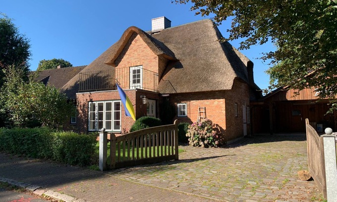 Seeth House | Großer und Moderner Reetdachtraum in Bester Lage mit Großem Grundstück und Sauna