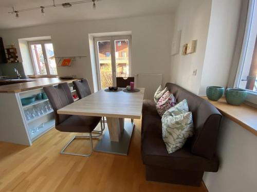 Inzell Apartment | Großzügige Ferienwohnung mit Terrasse und Garten