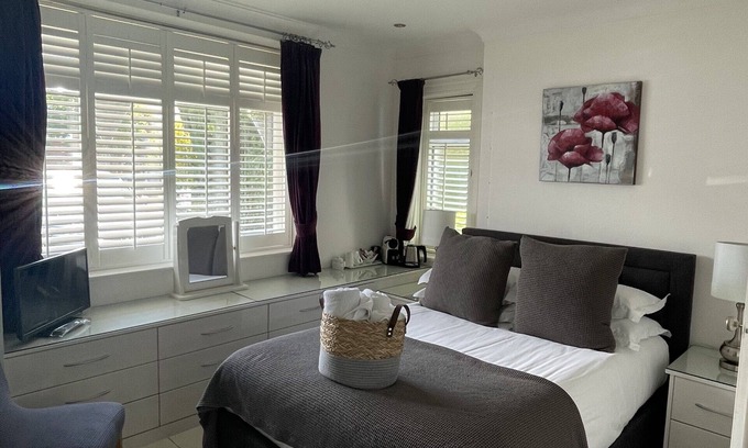 Christchurch Bed & Breakfast | Grosvenor Lodge Guest House