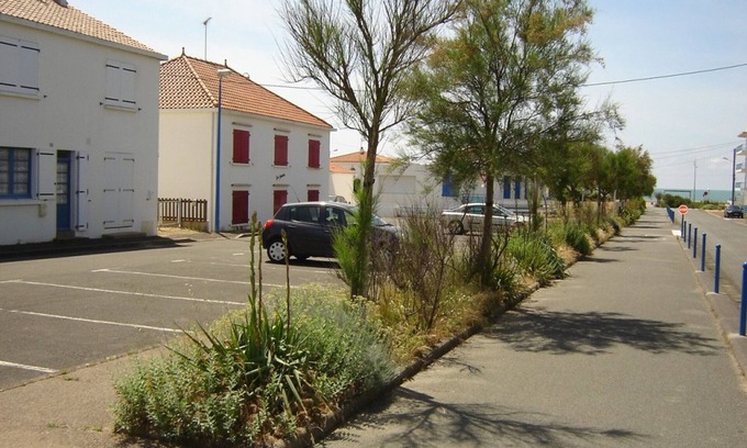 Notre-Dame-de-Monts Apartment | Ground floor apartment 100m from beach, pets allowed, easy parking