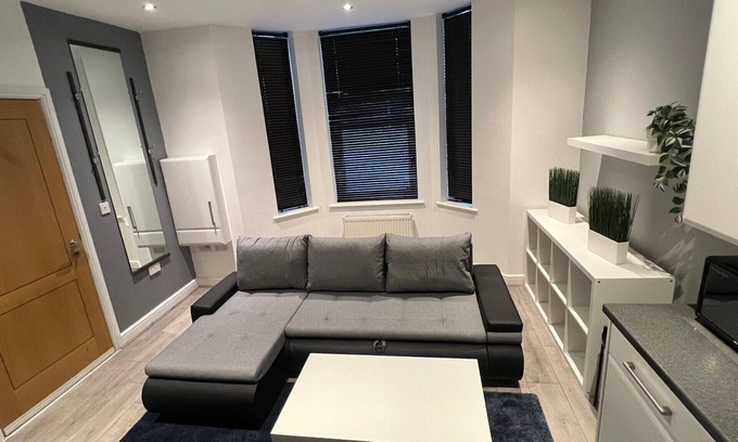 Bournemouth Apartment | Ground-Floor 1-Bedroom Apartment Near the Beach! 🌊🏡