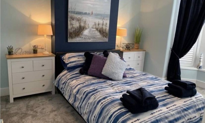 Exmouth Apartment | Ground floor 2 bedroom apartment with parking just 60 seconds to the seafront