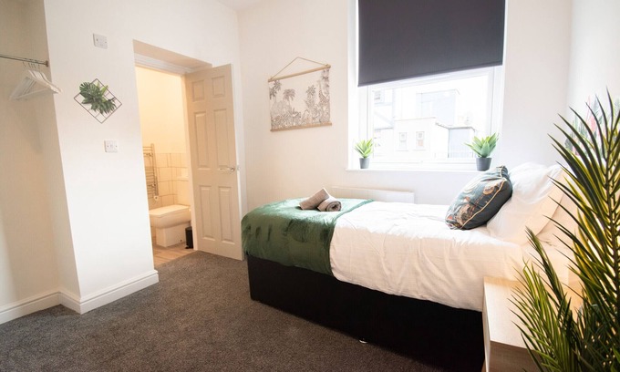 Little Hulton Apartment | Ground Floor 4 Bedroom Apartment Walkden