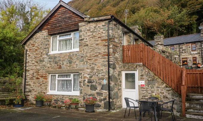 Tremadog Cottage | GROUND FLOOR APARTMENT, family friendly in Tremadog
