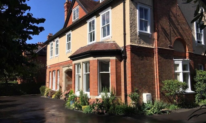 Shrewsbury Apartment | Ground floor apartment in exclusive residential area of historic Shrewsbury
