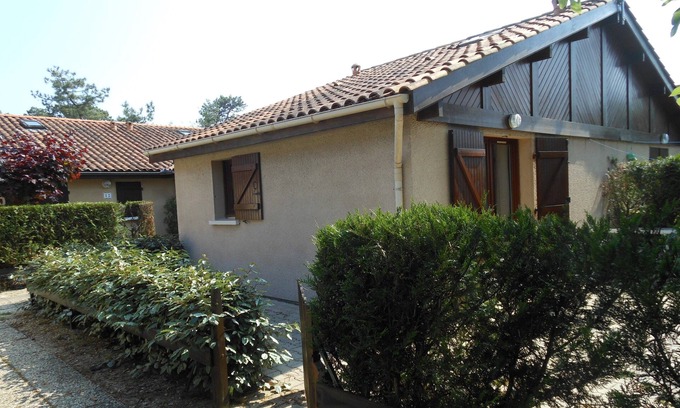 Mimizan Apartment | Ground floor apartment with private garden