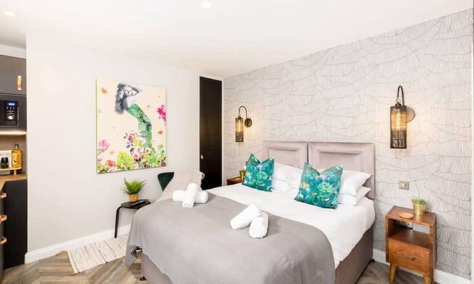 Warrington Apartment | Ground floor compact studio with mini kitchen