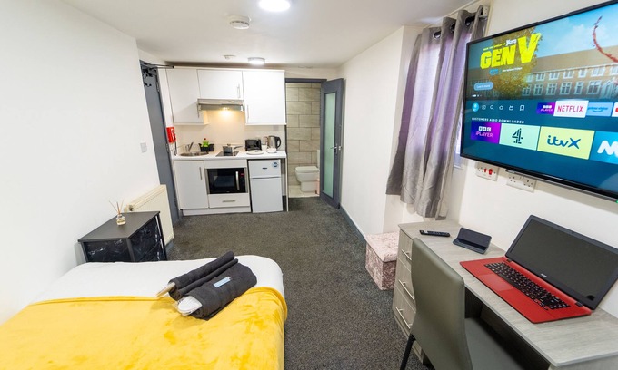 Selly Oak Apartment | Ground floor compact Studio!