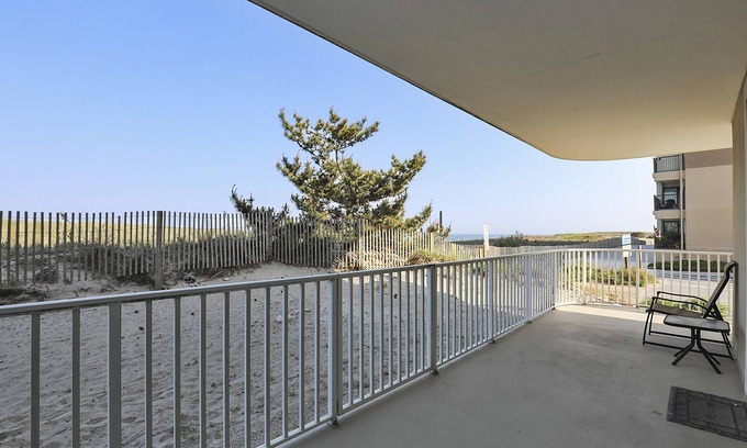 Midtown Ocean City Condo | Ground-floor condo with amazing views, beach access, pool & hot tub