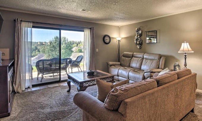 Branson Apartment | Ground-Floor Condo with Patio 1 Mi to 76 Strip!