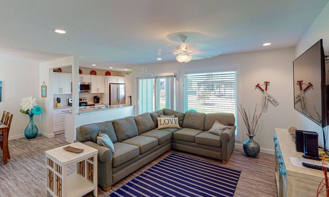 Port Aransas Condo | Ground Floor, Golf Cart Included, Pet Friendly, Shared Pool