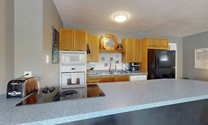 Melbourne Beach Condo | Ground-level condo w/patio, WiFi, AC, steps to the beach, near attractions