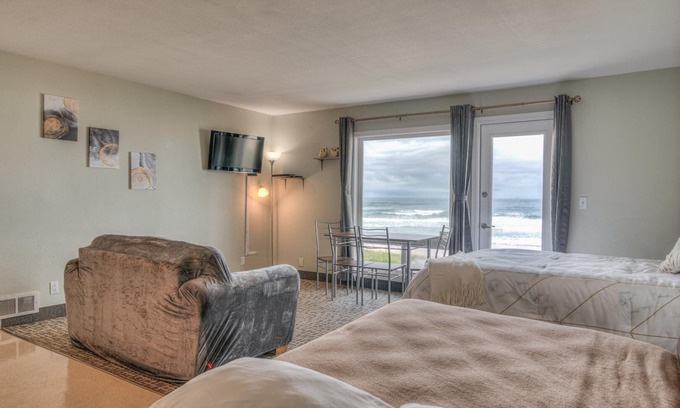 Logsden Apartment | Ground Level Oceanfront Studio, Sleeps 4, Kitchen!