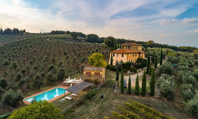 Bucine Other | Groundfloor apt with al fresco dining, shared pool & wi-fi on awarded winery.