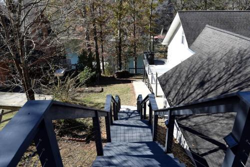 Cullman House | Group Getaway by the Lake: Pet-Friendly Rental with Boat Dock in Picturesque Cullman County