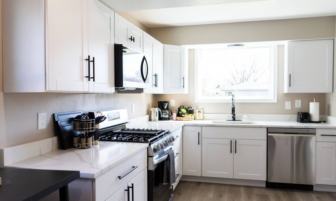 Milwaukee House | Group Getaway- close to airport and downtown!
