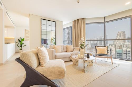 Abu Dhabi Apartment | Groups and Families Paradise - 5 min from ADGM, Galleria, Cleveland, Beach, etc - Designer's Choice - New Building - Heart of Al Reem