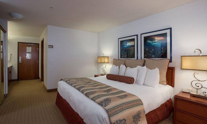Ocean Shores Hotel | GROUPS BEACH ESCAPE! COMFY UNIT, POOL, PARKING