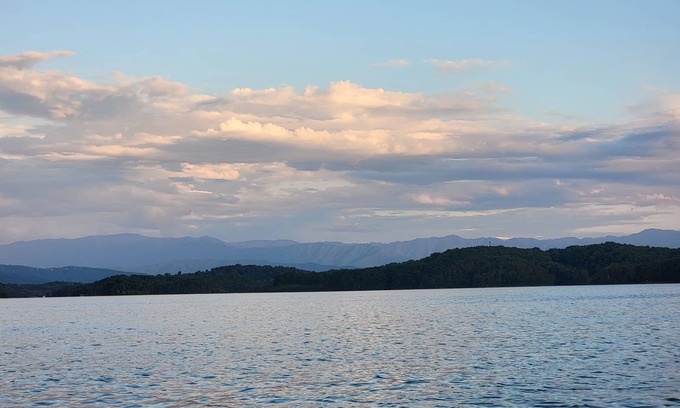 Dandridge Cabin | Groups, Family Reunions, Large Fellowship Hall, Kitchen, 16+ Rooms, Activities.