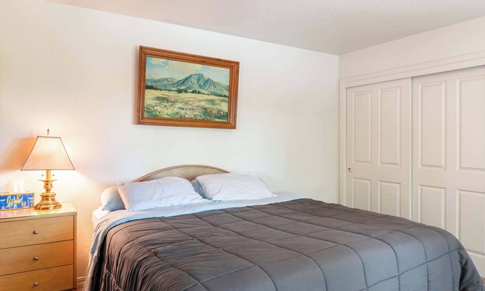 Groveland House | Groveland 2BR House with Hot Tub & Mountain Views