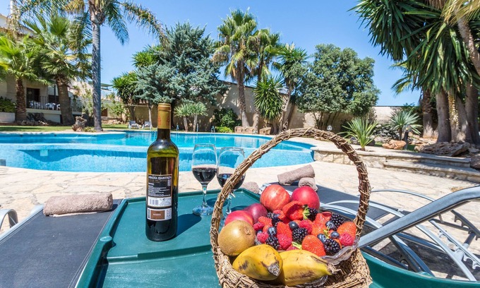Inca Ski Chalet | Gual house with private pool