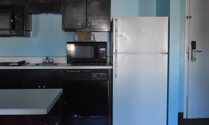 Brunswick Hotel | GUEST COTTAGES & SUITES