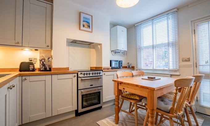 Malvern House | Guest Homes | Oxford Road House