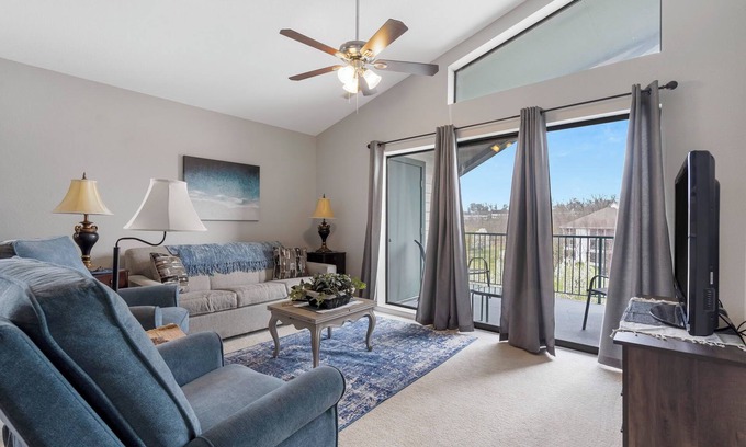 Branson Condo | Guest House at The Greens | Dolly Parton's Stampede