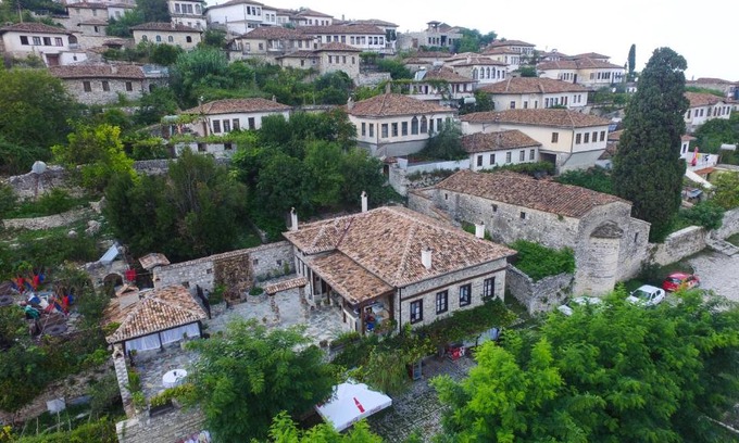 Berat House | Guest House Iljesa