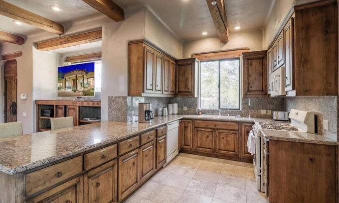 North Scottsdale House | Guest House in North Scottsdale - great location for business trips and golfers
