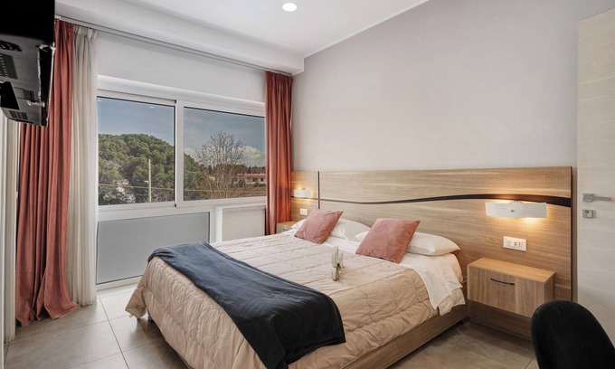 Naples House | Guest House 'La Maison Du Flavien' with Balcony, Wi-Fi and Air Conditioning