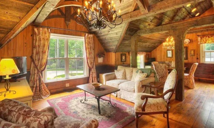 Olmsted Falls House | Guest house on a Riverfront Estate