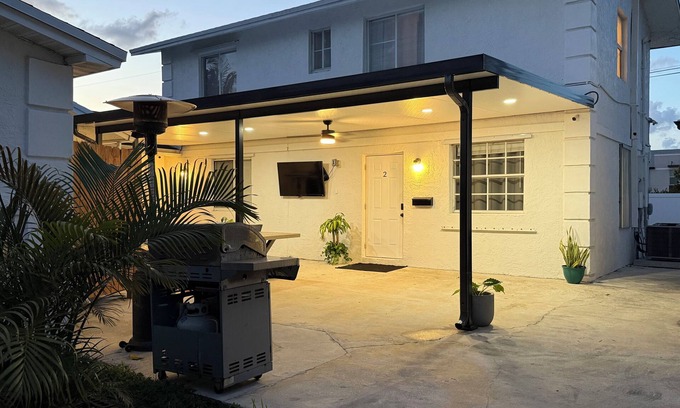 Mangonia Park House | Guest house West Palm Beach 2br/1.5 bath