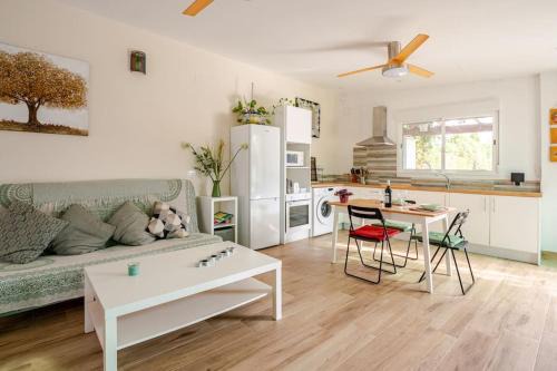 Dos Hermanas Apartment | Guest house with shared pool.