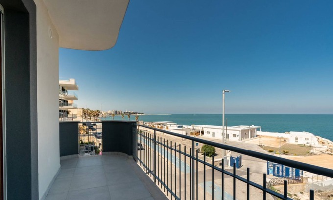 Trani Apartment | GuestHost –La Rosa dei Venti, Borea Apt by the sea