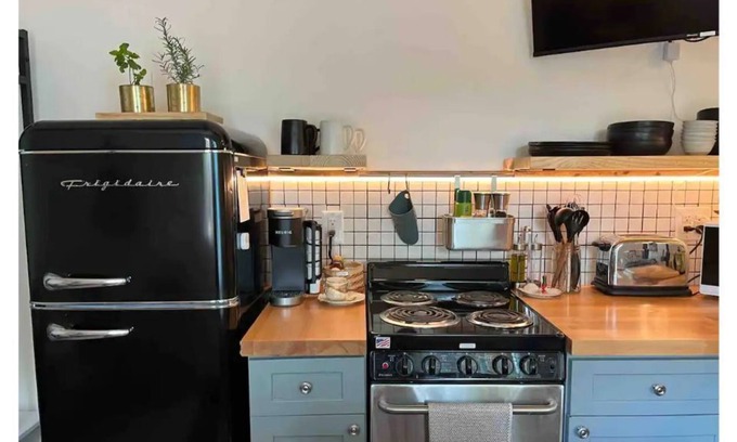 Rio Vista House | Guesthouse w/ Kitchen Near River / Downtown / TXST