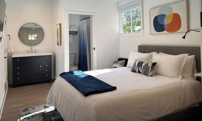 Lake Eola Heights Apartment | Guesthouse with Private Entrance