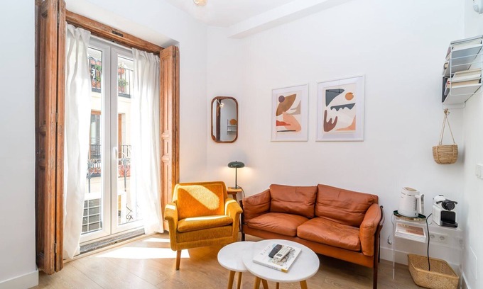 Golden Triangle of Art Apartment | GuestReady - Barrio de las Letras Nest