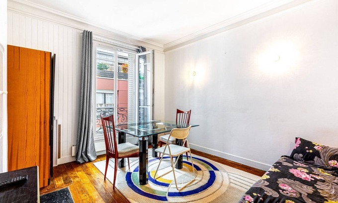 Amerique Apartment | GuestReady - Cosy Haven in Belleville