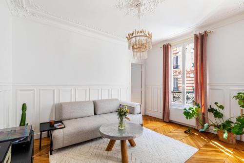 Saint-Ouen Apartment | GuestReady- Eclectic Delights in Saint-Ouen