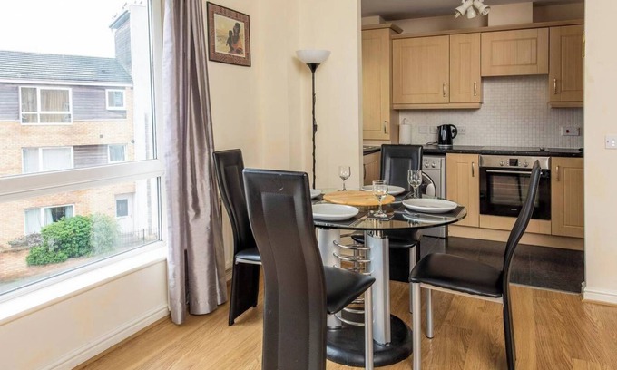 Chorlton-on-Medlock Apartment | GuestReady - Top Floor Apt 2min walk to O2 Apollo