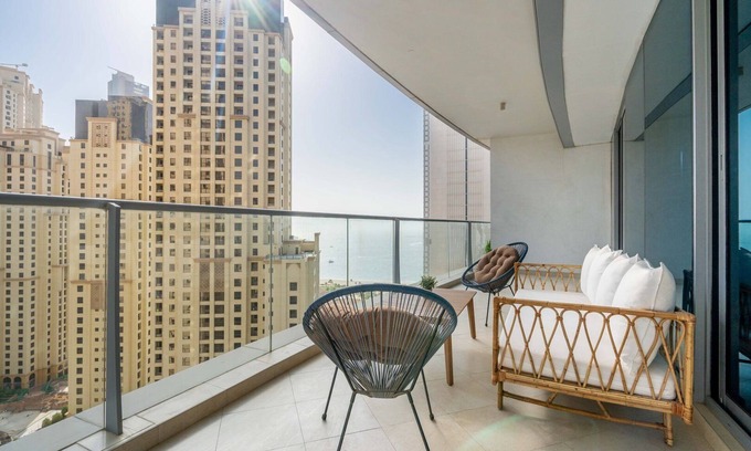 Dubai Marina Apartment | GuestReady - Lux home with sea view balcony