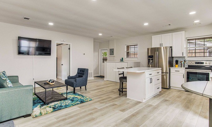 Gulf Breeze House | Gulf Breeze 1BR Bayfront Sleeps 4