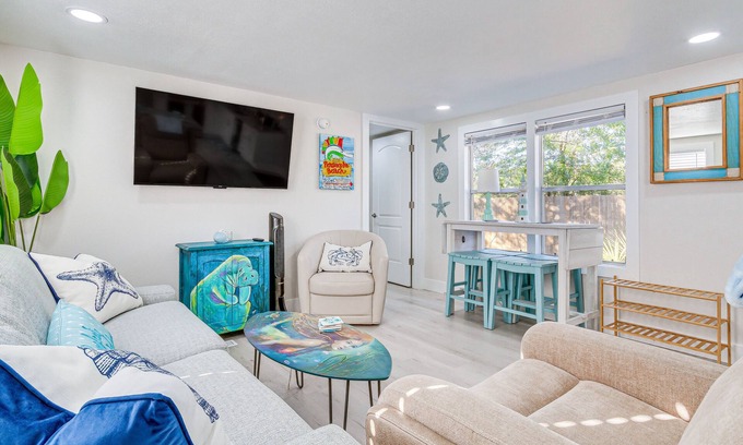 Gulf Breeze House | Gulf Breeze Home w/Deck: Walk to Public Boat Ramp